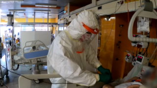 V neděli se provedlo opět méně testů.