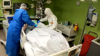 Koronavirus: Takhle vypadá boj v první linii.