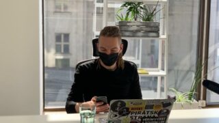 Ivan Bartoš při práci