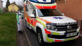 Speciální sanitka pro lidi s podezřením na koronavirus