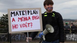 Lidé v Praze protestovali proti vládě