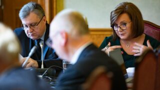 Sněmovnou prošlo navýšení schodku rozpočtu.