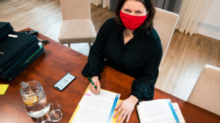 Jana Maláčová bojuje za seniory.