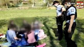 Stražníci musí udělovat pokuty.