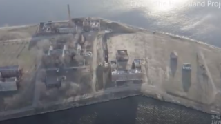 Masový hrob pro oběti koronaviru v New Yorku