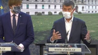Ministr zdravotnictví Adam Vojtěch a premiér Andrej Babiš