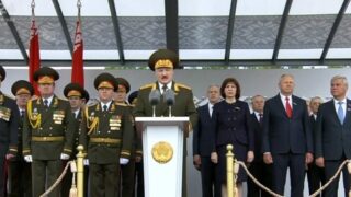 Vojenská přehlídka v Bělorusku, koronavirus je tam nezajímá