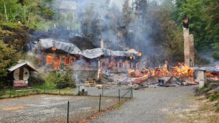 Požár historických chat v Českém Švýcarsku