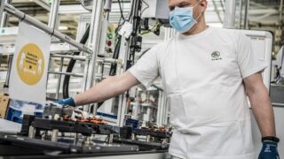 Ve výrobně Škoda se objevil koronavirus.