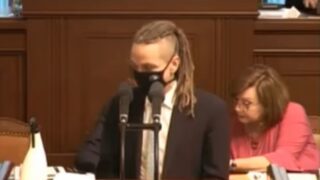 Ivan Bartoš a ministryně Alena Schillerová bez roušky