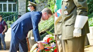 Předseda ODS se poklonil u památníku Milady Horákové.