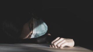 Počet nakažených v Česku překonal hranici 10 tisíc.