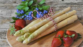 Chřest obsahuje řadu důležitých vitamínů.