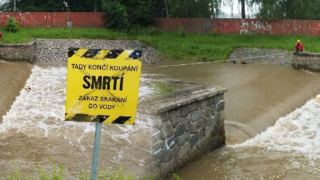 Hasiči museli řešit řadu nepříjemností.