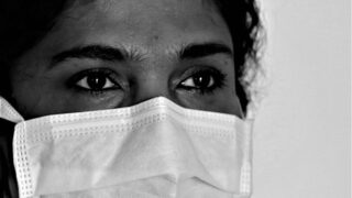 Koronavirus podle experta už není nebezpečný.