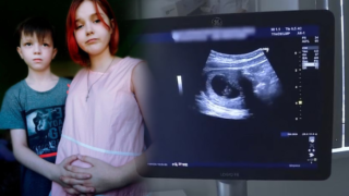 Oba pyšní rodiče.