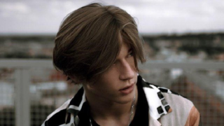 Tom je hvězdou na sociální síti TikTok.