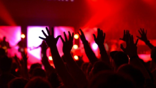 Od pondělí je limit návštěvníků vnitřních akcí snížen.