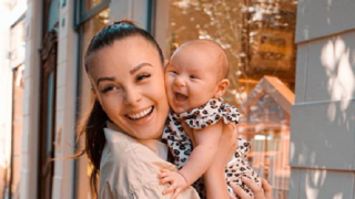 Monika je pyšnou maminkou.