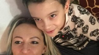 Matěj pomohl své matce a zachránil jí život.