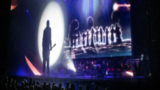 Pierce Brosnan v české show.