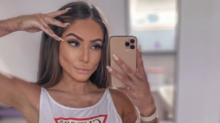 Týnuš to poněkud se svými rty přehnala.