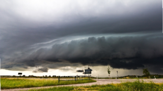 V sobotu meteorologové očekávají bouřky.