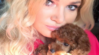 Monika se pochlubila s rozkošným štěnětem.