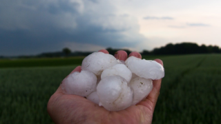Česko zasáhnou bouřky, místy může dojít ke krupobití.