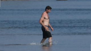 Populární herec má ve svém věku hodně vypracovanou postavu.