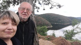 Letos společně oslaví 8 let manželství.