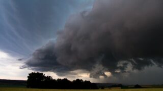 V neděli Česko zasáhnou silné bouřky