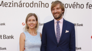 Adam Vojtěch se svou půvabnou manželkou