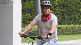 Bruce Willis si vyrazil na projížďku na kole