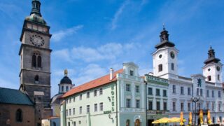 Bílá věž v centru města Hradec Králové