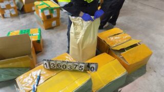 Celníci zadrželi velké množství  látky na výrobu drog