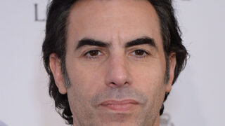 Borata hraje anglický komik