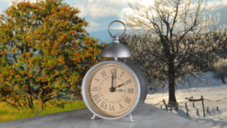 V noci na dnešek končí letní čas a začíná zimní