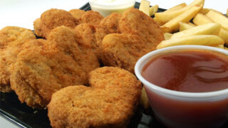 Mladé Britce způsobily otravu údajně kuřecí nugety