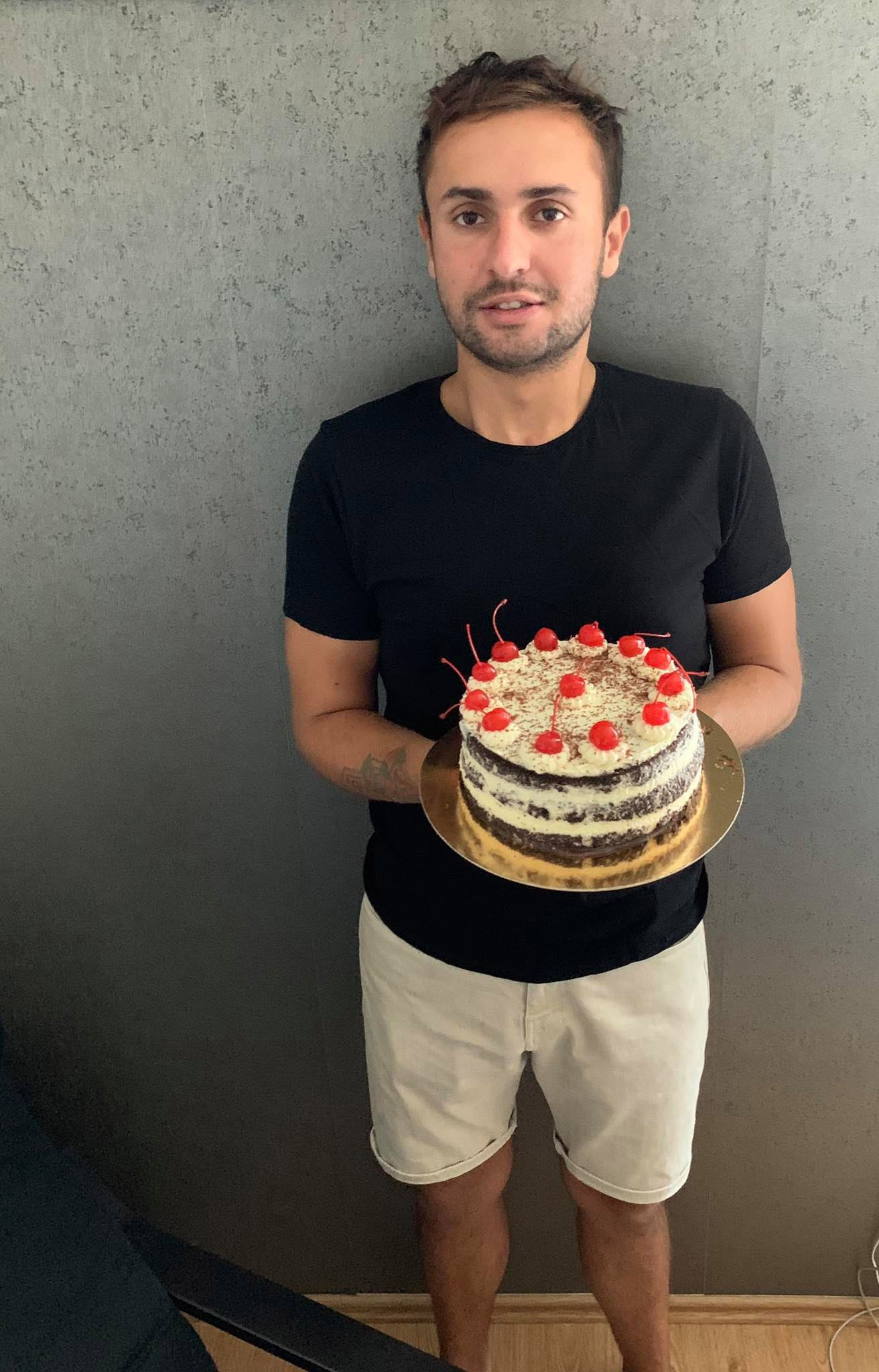 Mladík skončil v kadeřnictví. Díky chytrému nápadu se z něj během