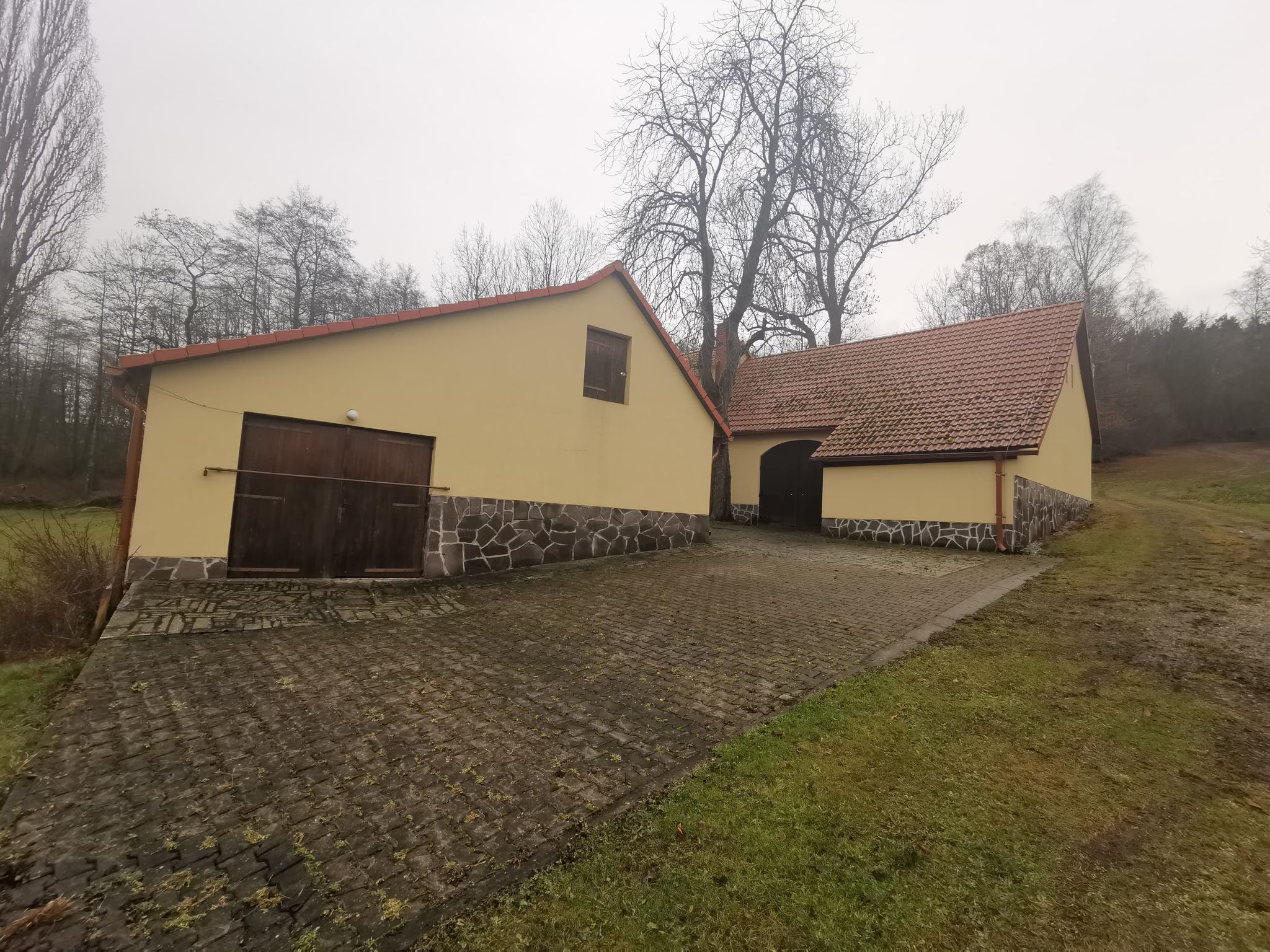 Na samotě u lesa: Děda Komárek by legendární chalupu dnes určitě nepoznal. Prošla proměnou