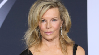 Kim Basinger je ve svém věku stále žena s jiskrou v oku