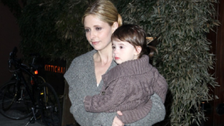 Herečka Sarah Michelle Gellar s dcerou