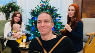 Politik Ivan Bartoš s rodinou