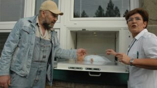 Zakladatel babyboxů Ludvík Hess se zdravotní sestrou - ilustrační snímek