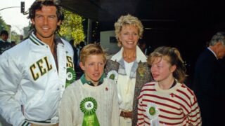 Pierce Brosnan s manželkou Cassandrou Harris, dcerou Charlotte a synem Christopherem