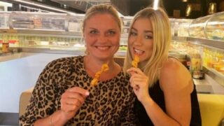 Natálka s maminkou Alenou.