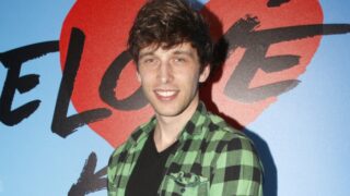 Roman Tomeš je pohledný herec a otec dvou synů