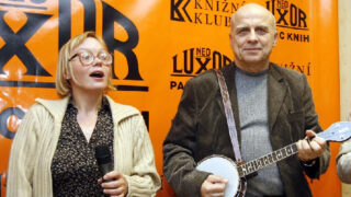 Herečka Lenka Plačková a hudebník Ivan Mládek