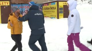 Záběry z napadení reportéra